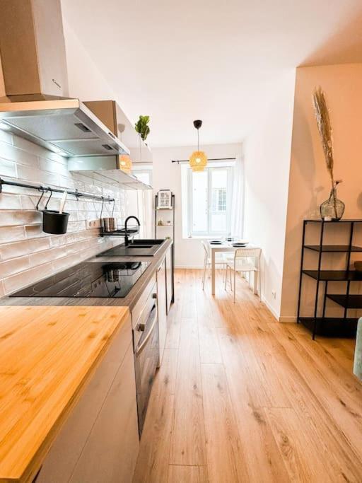 Nouveau ** Le Raffine Au Coeur De Guingamp ** Parking 外观 照片
