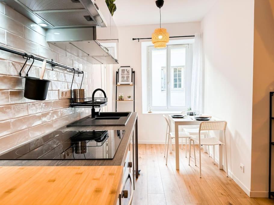 Nouveau ** Le Raffine Au Coeur De Guingamp ** Parking 外观 照片