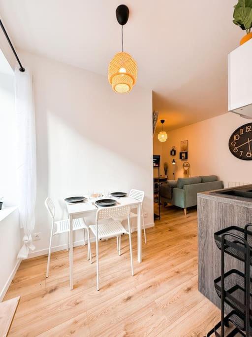 Nouveau ** Le Raffine Au Coeur De Guingamp ** Parking 外观 照片