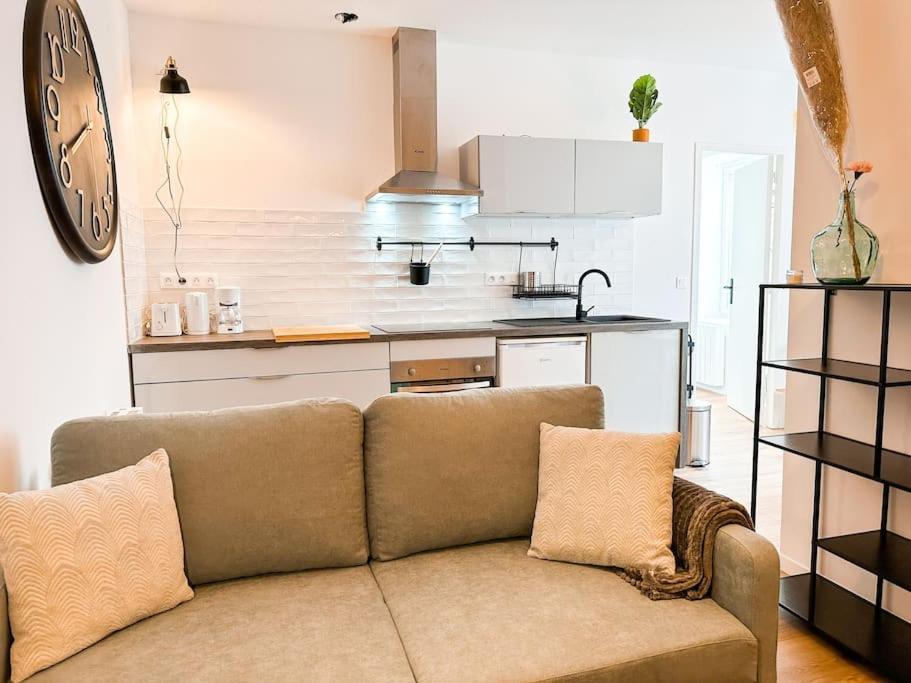 Nouveau ** Le Raffine Au Coeur De Guingamp ** Parking 外观 照片