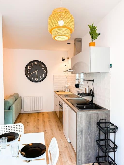 Nouveau ** Le Raffine Au Coeur De Guingamp ** Parking 外观 照片